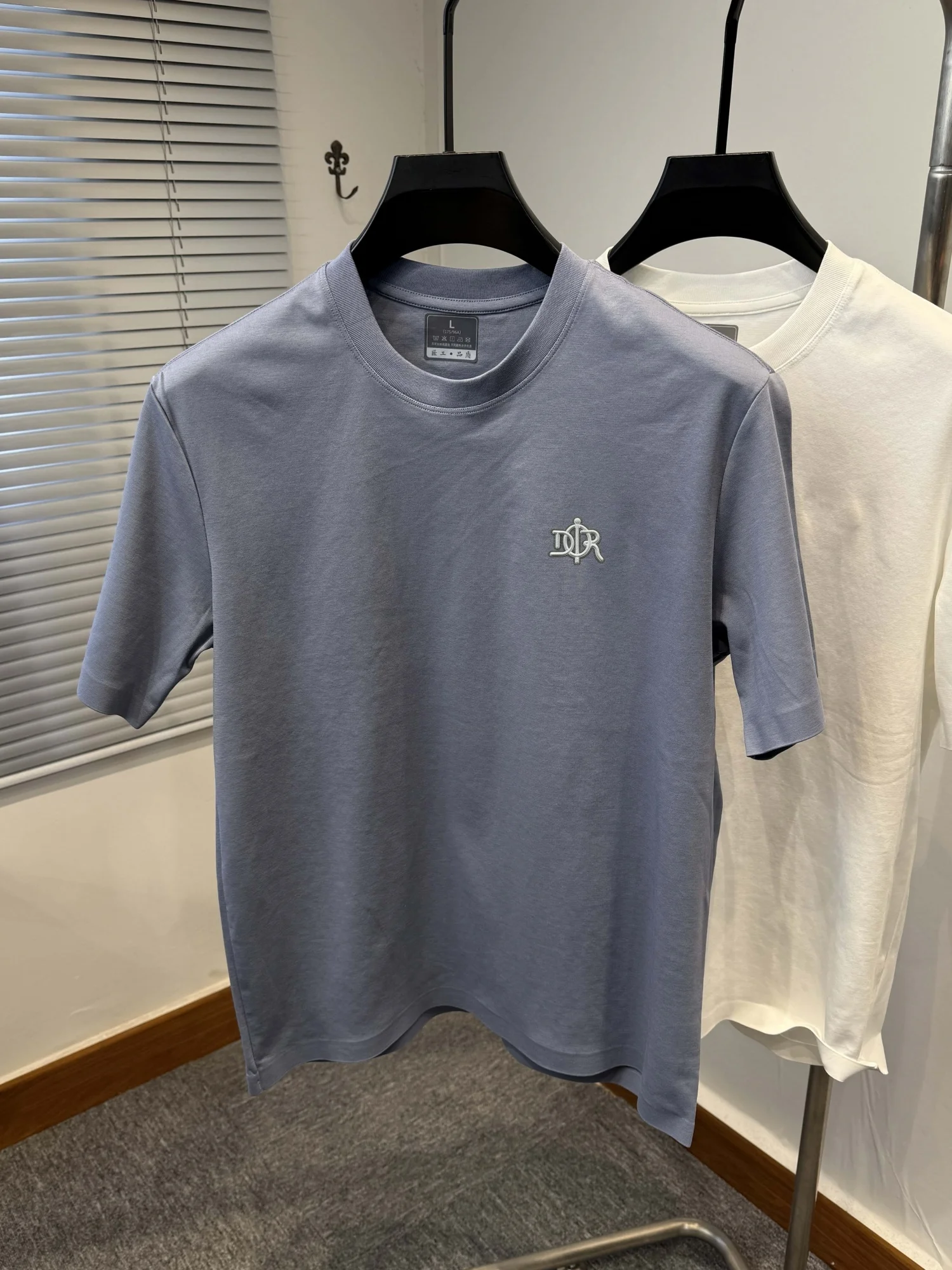 New men's seamless short sleeve round neck high-end brand T-shirt summer fashion high-end letter badge cotton casual sports top - Image 5