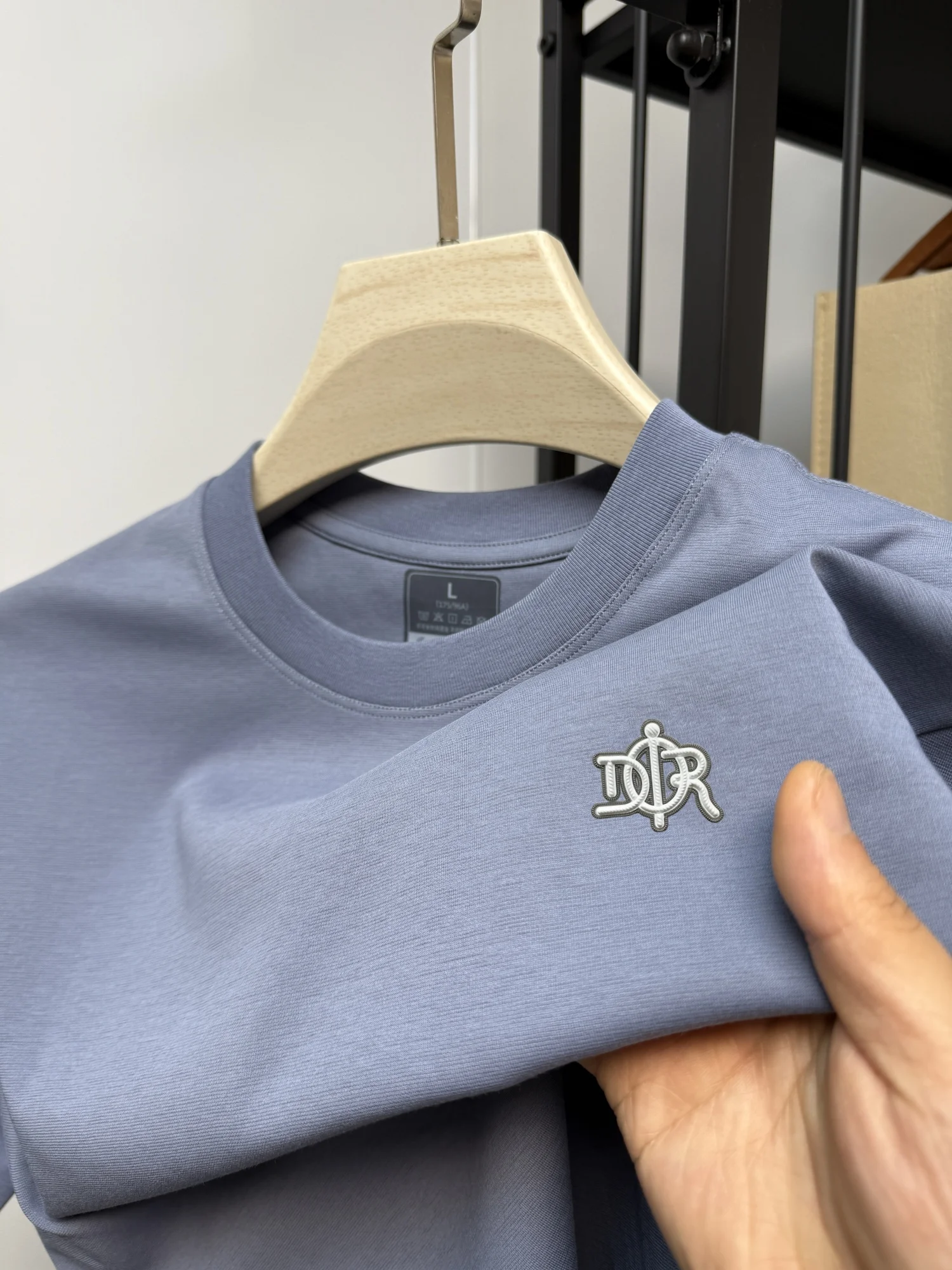 New men's seamless short sleeve round neck high-end brand T-shirt summer fashion high-end letter badge cotton casual sports top - Image 2