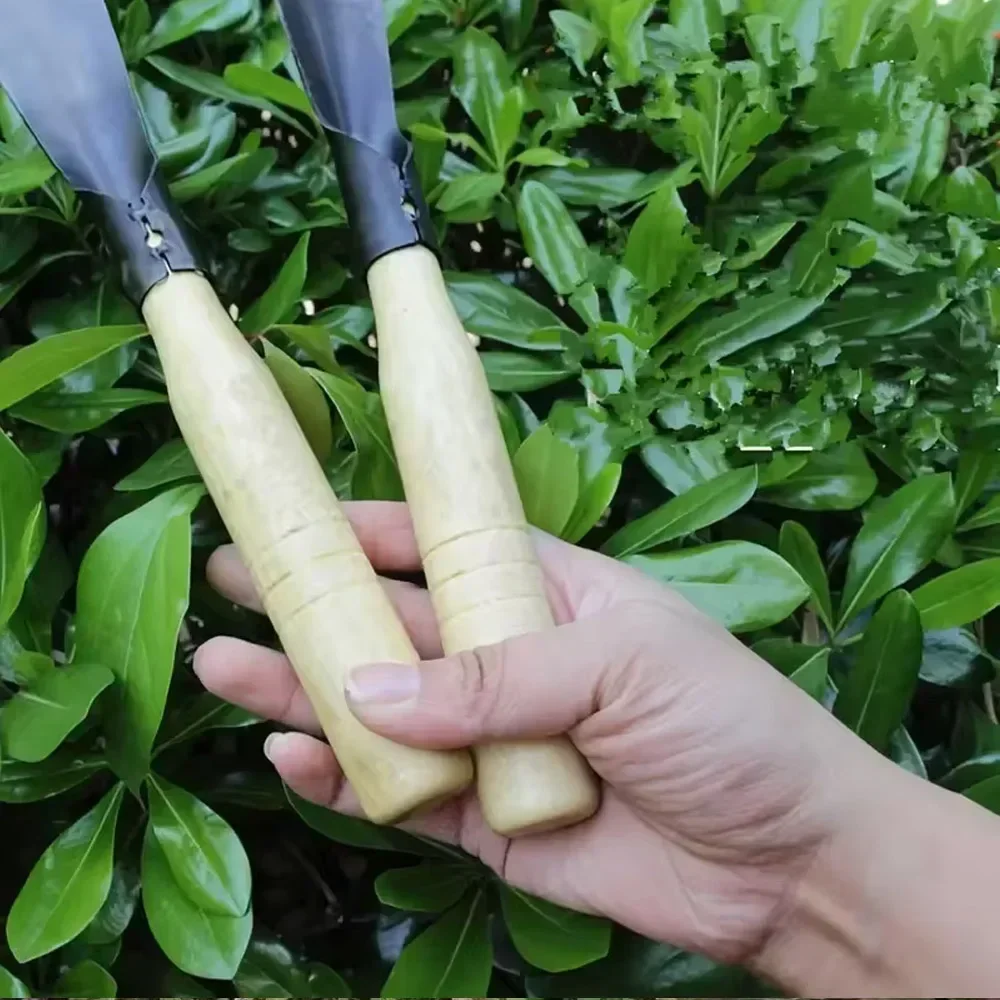 Versatile Garden Shovel for Planting Flowers Weeding Loosening Soil with Sturdy Iron Hoe for Wild Vegetables Harvest - Image 3