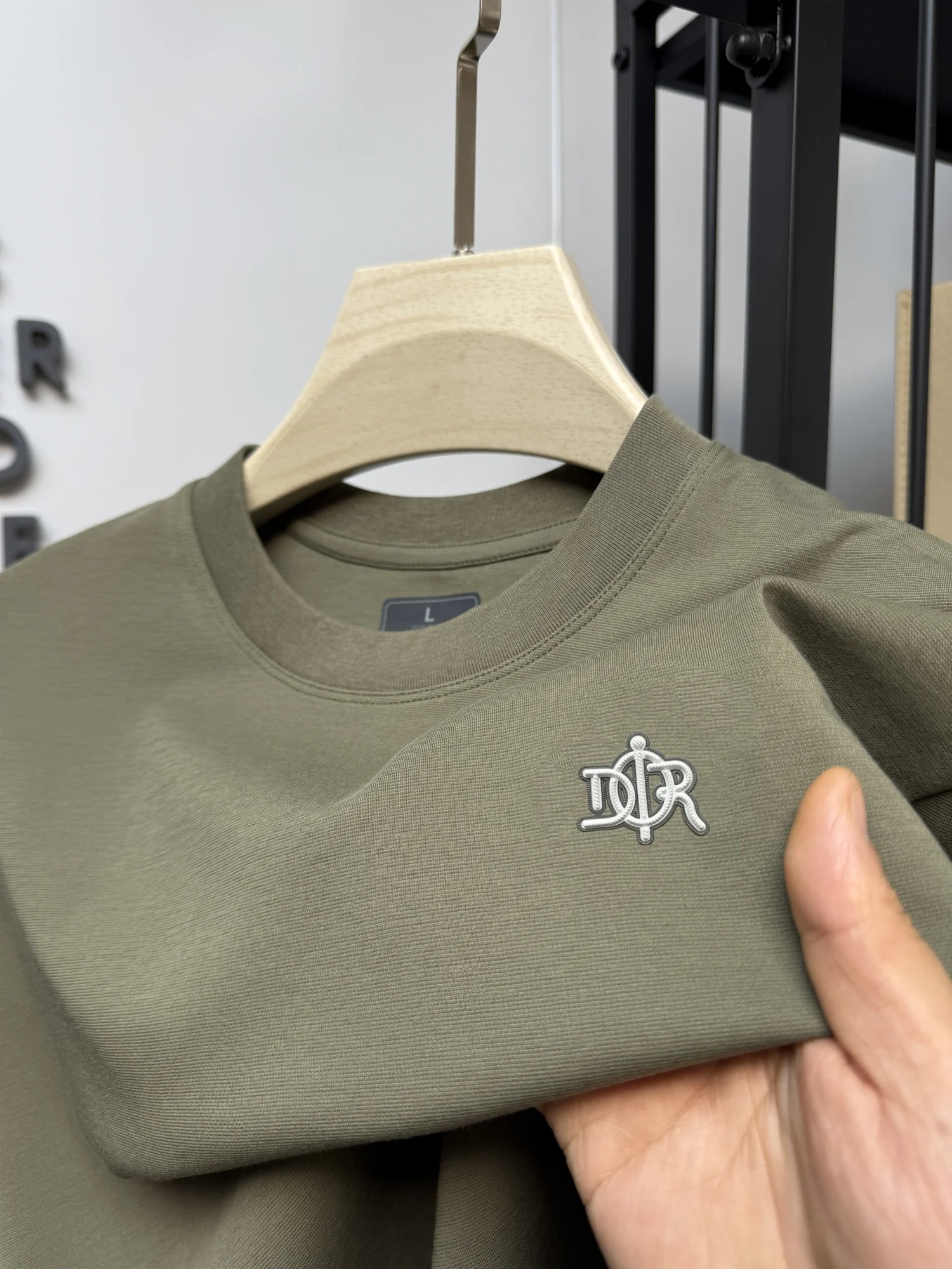 New men's seamless short sleeve round neck high-end brand T-shirt summer fashion high-end letter badge cotton casual sports top - Image 3